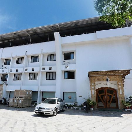 Super Townhouse Dona Castle Hotel Kollam Kültér fotó