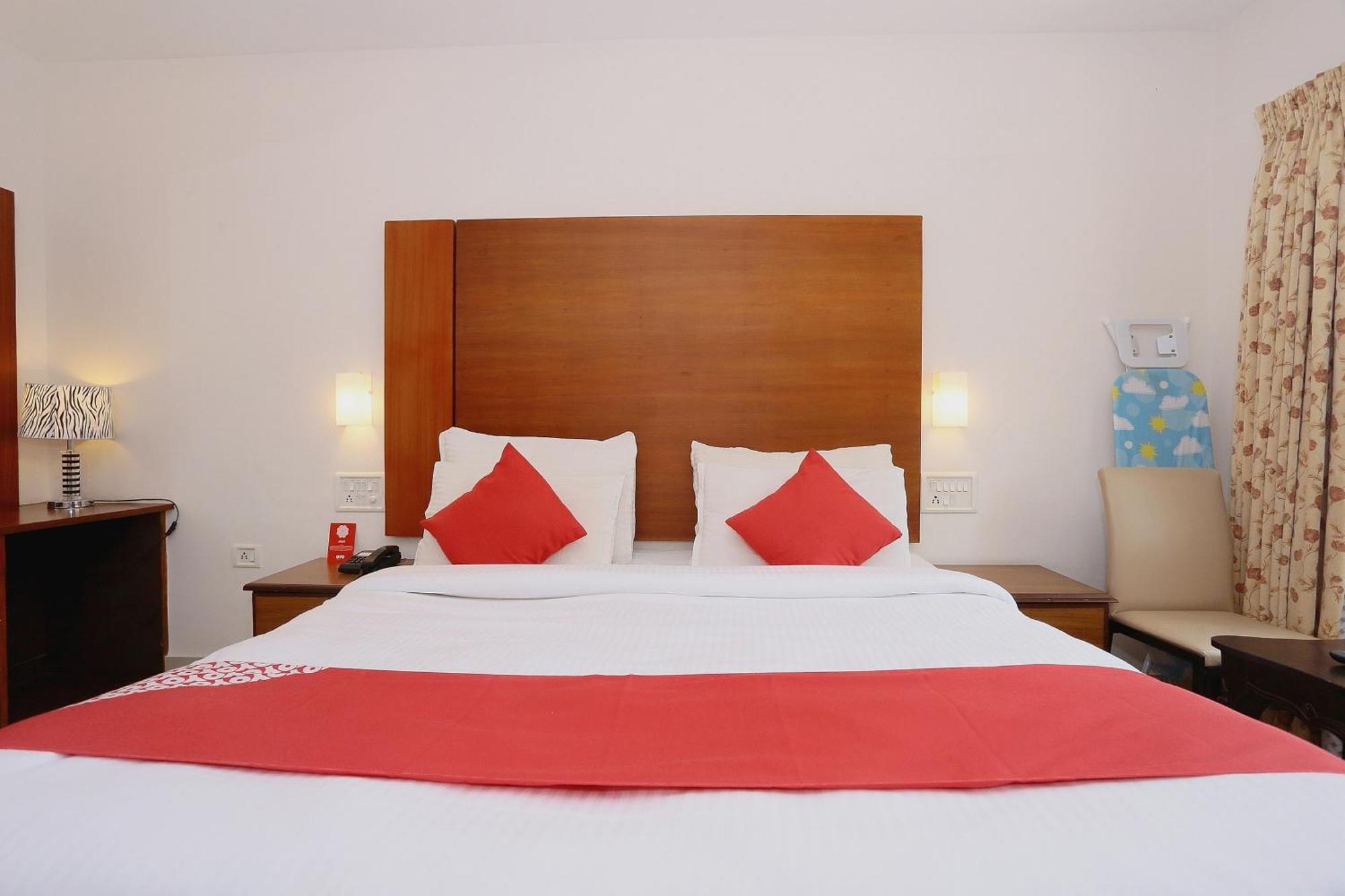 Super Townhouse Dona Castle Hotel Kollam Kültér fotó