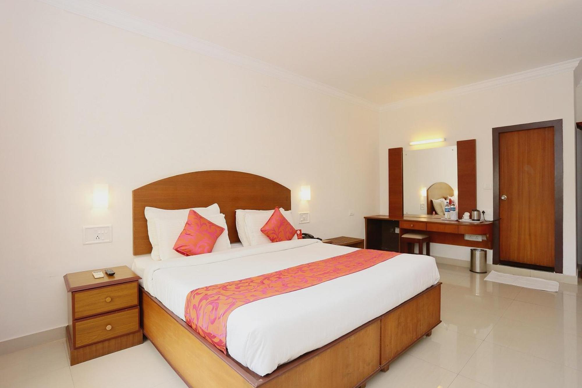 Super Townhouse Dona Castle Hotel Kollam Kültér fotó