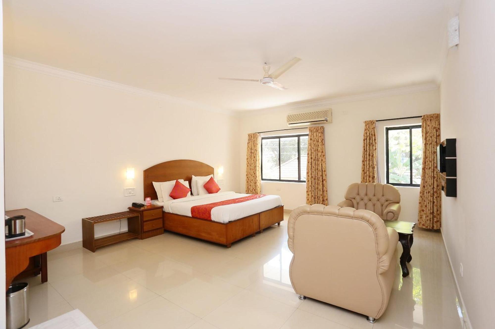 Super Townhouse Dona Castle Hotel Kollam Kültér fotó