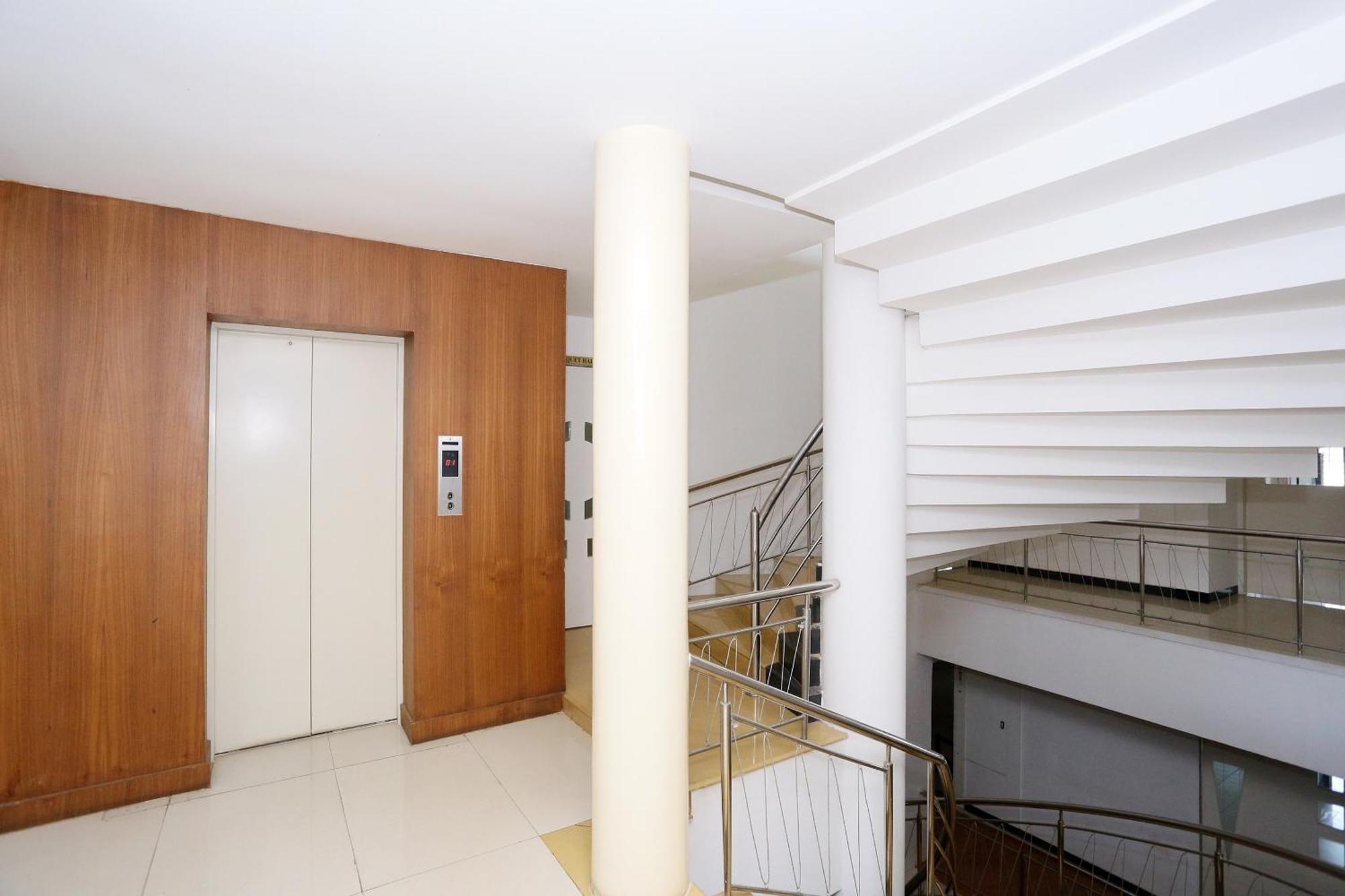 Super Townhouse Dona Castle Hotel Kollam Kültér fotó
