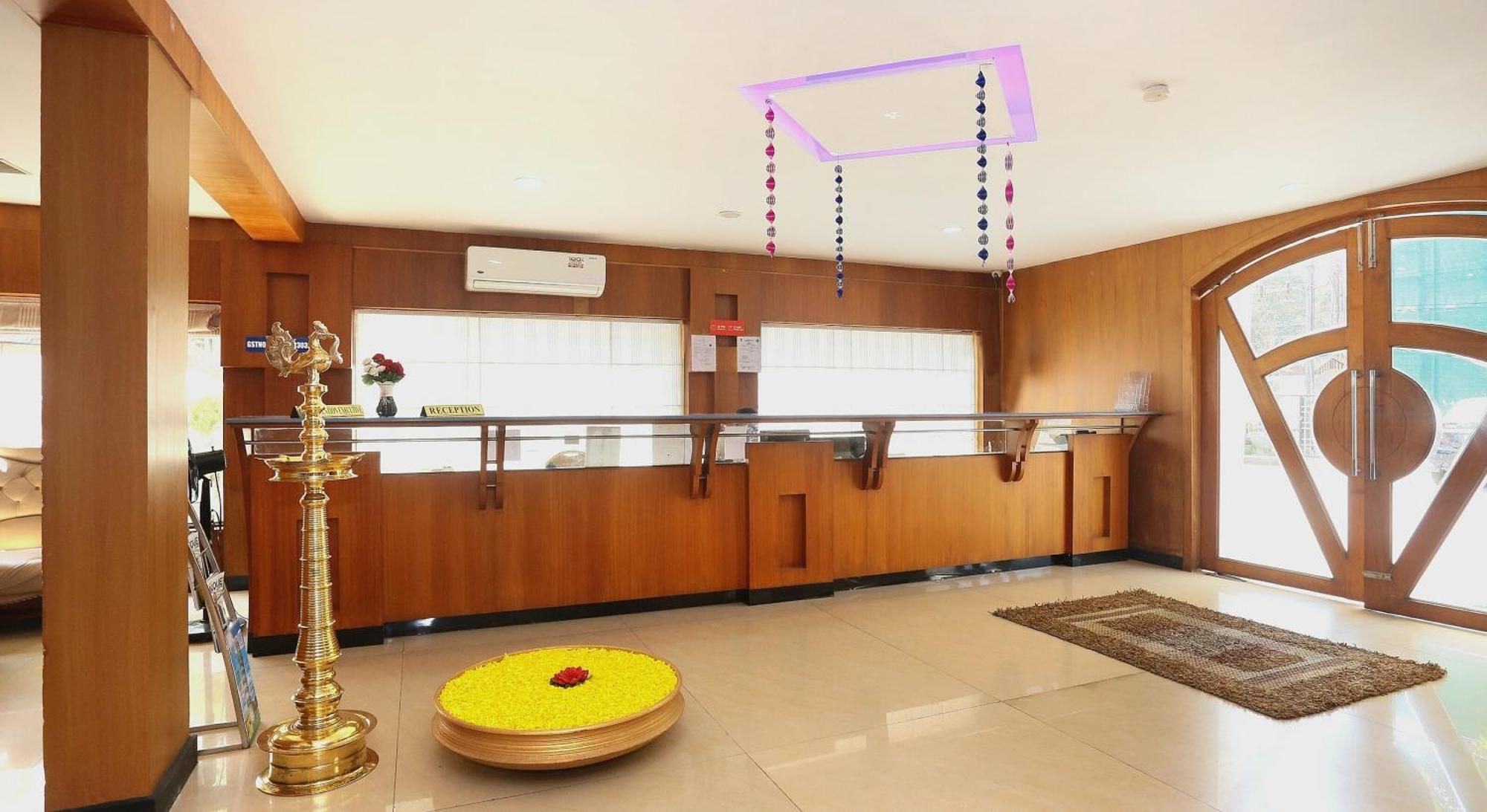 Super Townhouse Dona Castle Hotel Kollam Kültér fotó