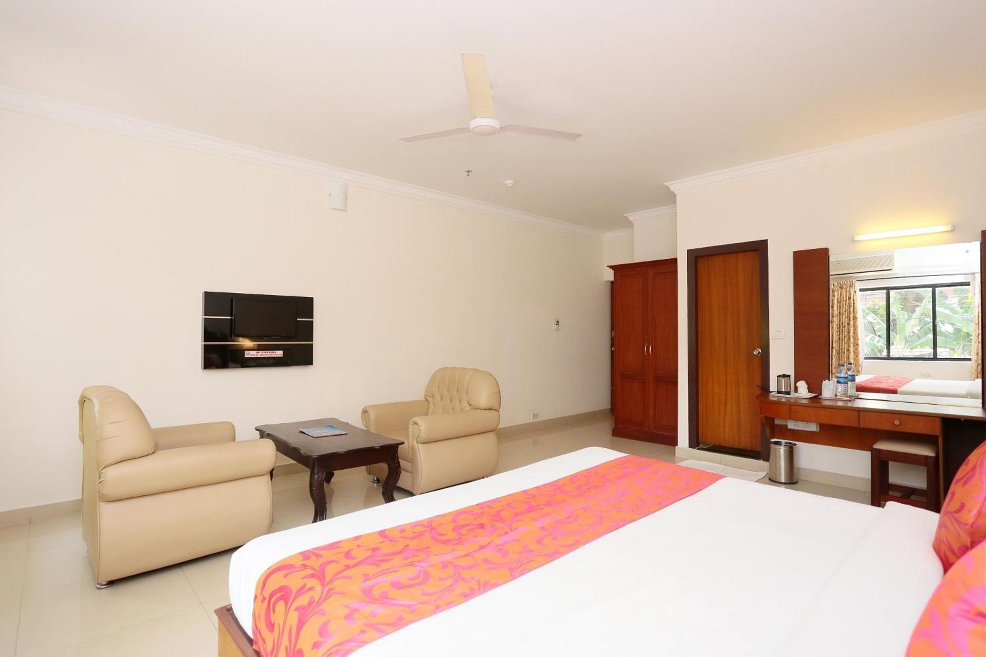 Super Townhouse Dona Castle Hotel Kollam Kültér fotó