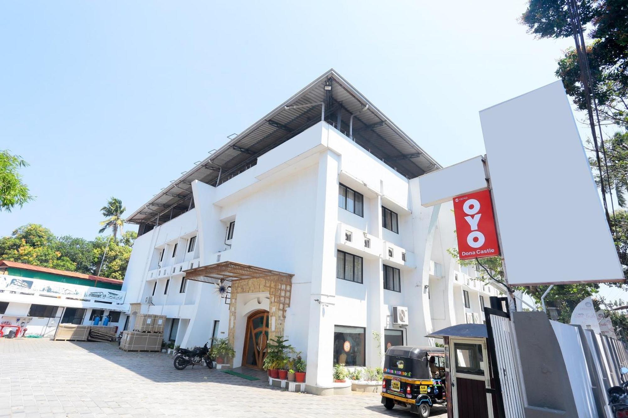 Super Townhouse Dona Castle Hotel Kollam Kültér fotó