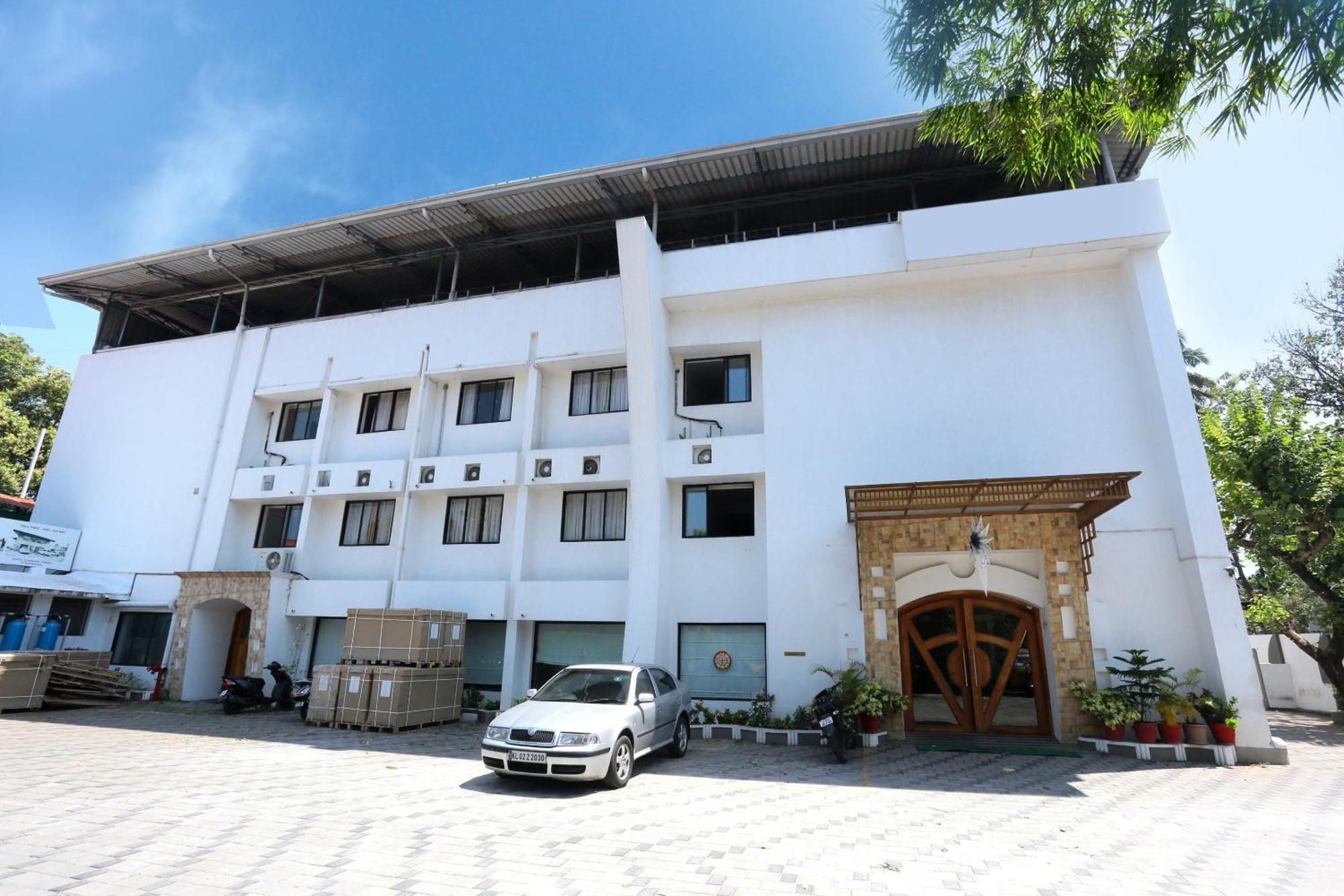 Super Townhouse Dona Castle Hotel Kollam Kültér fotó