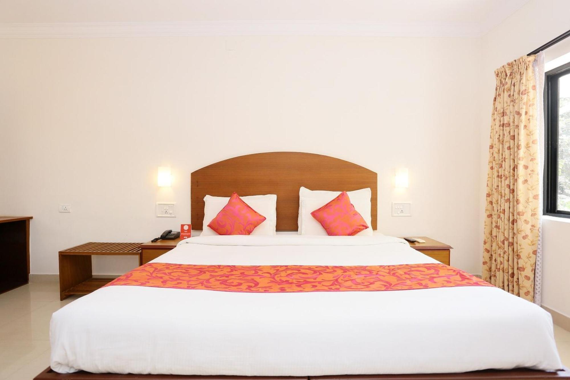 Super Townhouse Dona Castle Hotel Kollam Kültér fotó