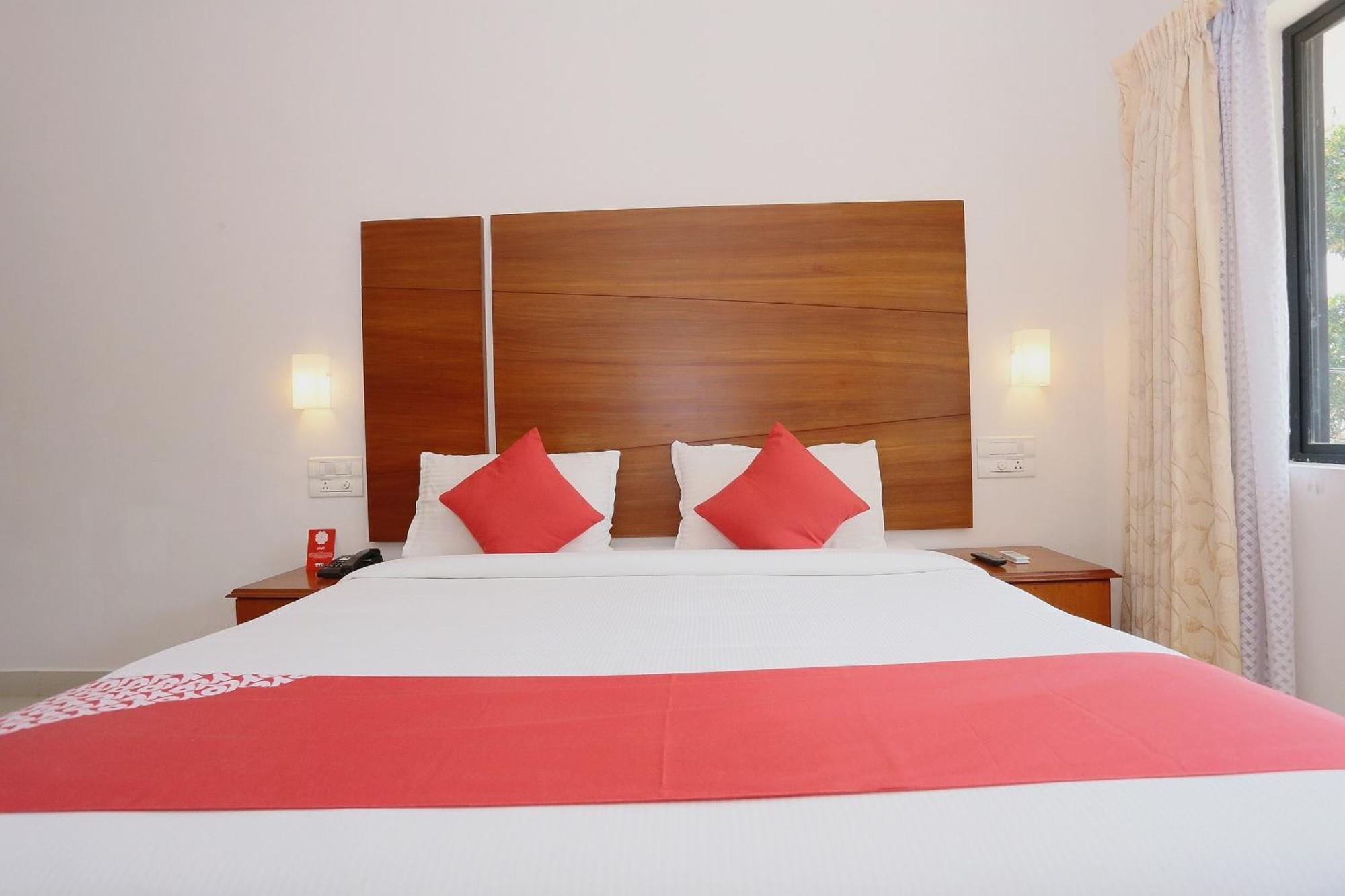 Super Townhouse Dona Castle Hotel Kollam Kültér fotó