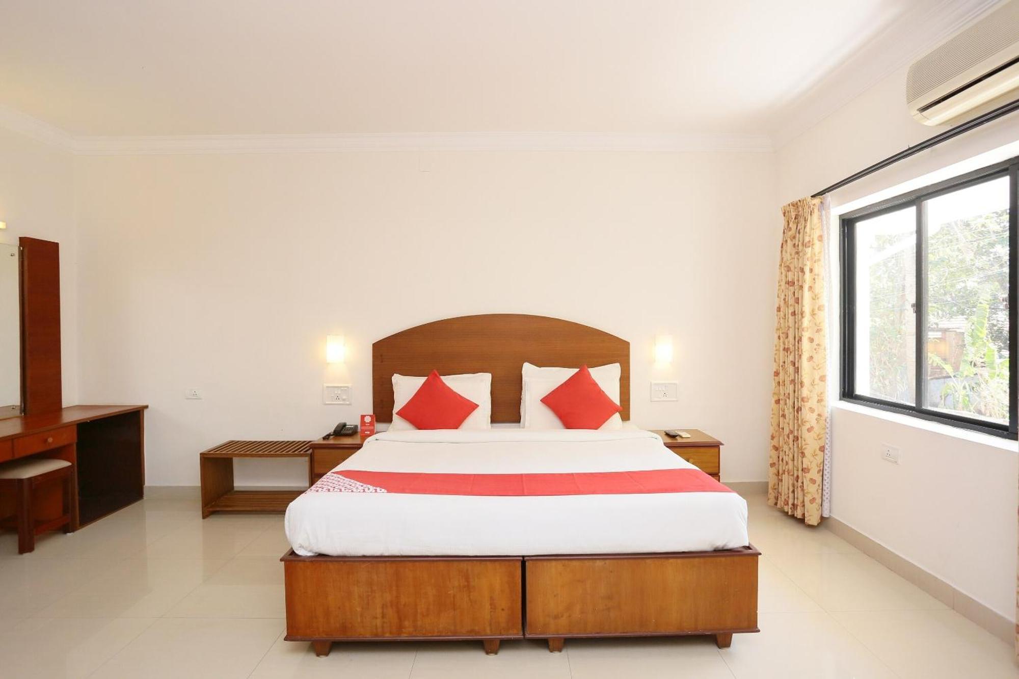 Super Townhouse Dona Castle Hotel Kollam Kültér fotó
