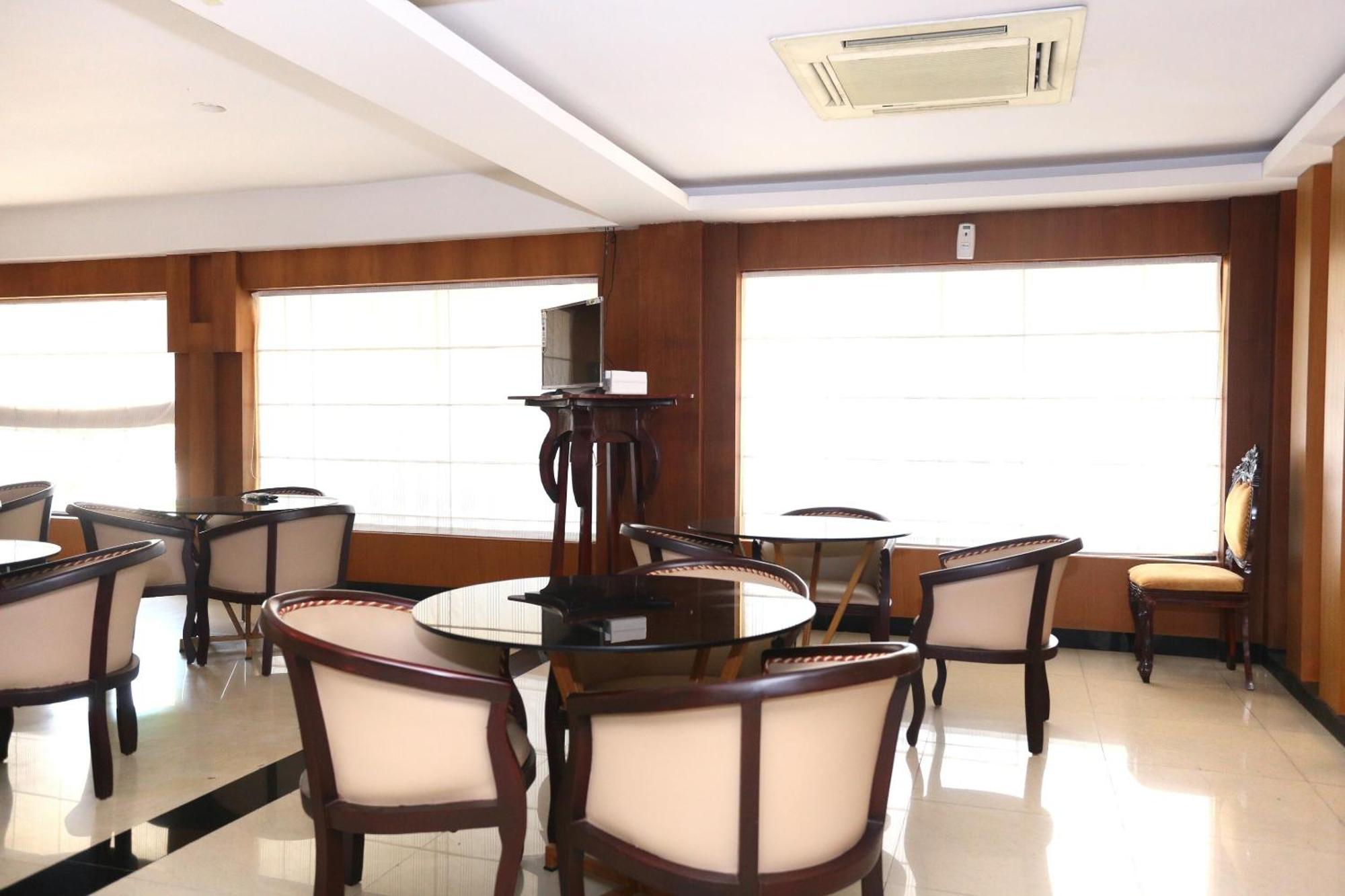 Super Townhouse Dona Castle Hotel Kollam Kültér fotó