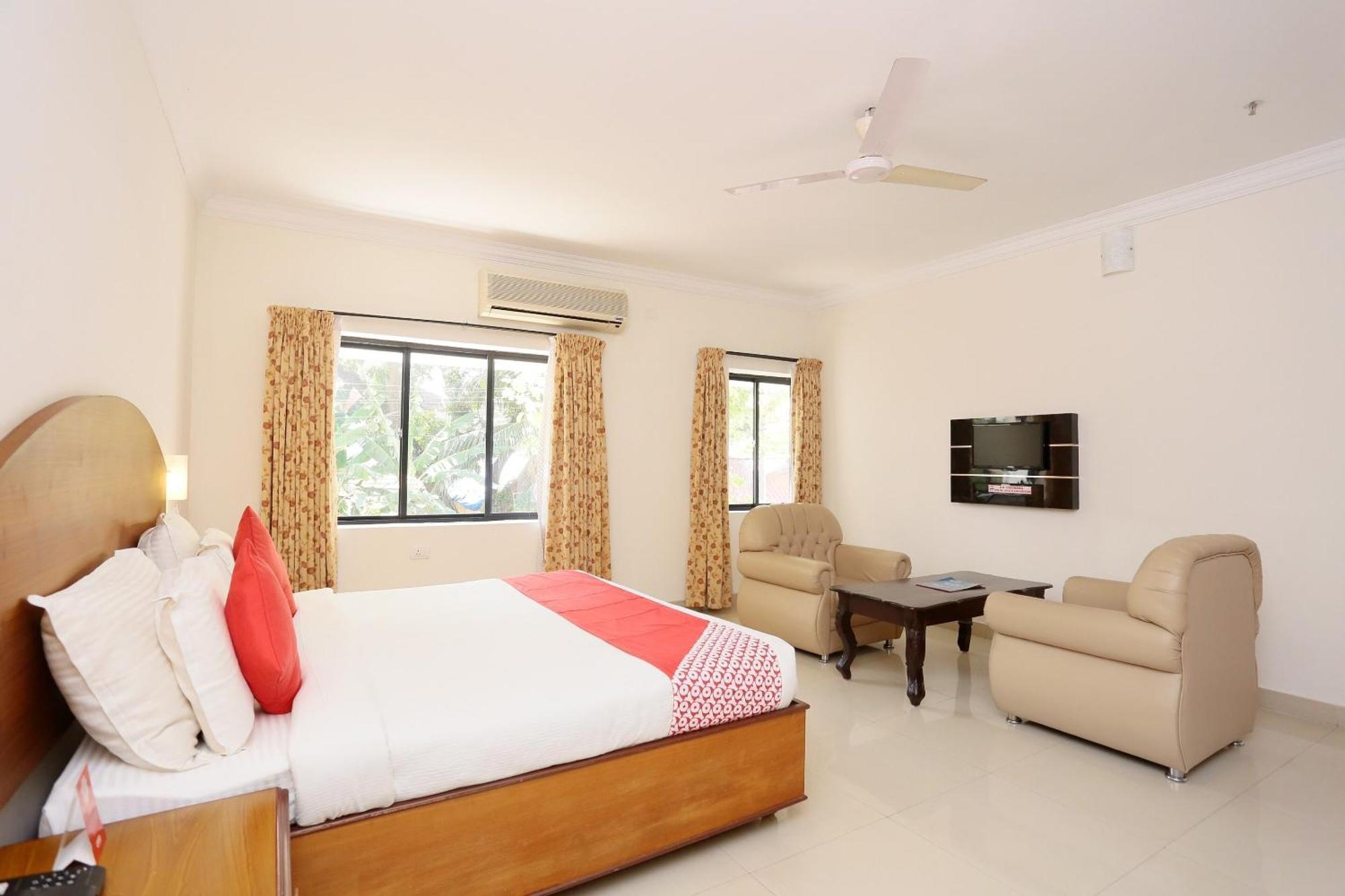 Super Townhouse Dona Castle Hotel Kollam Kültér fotó