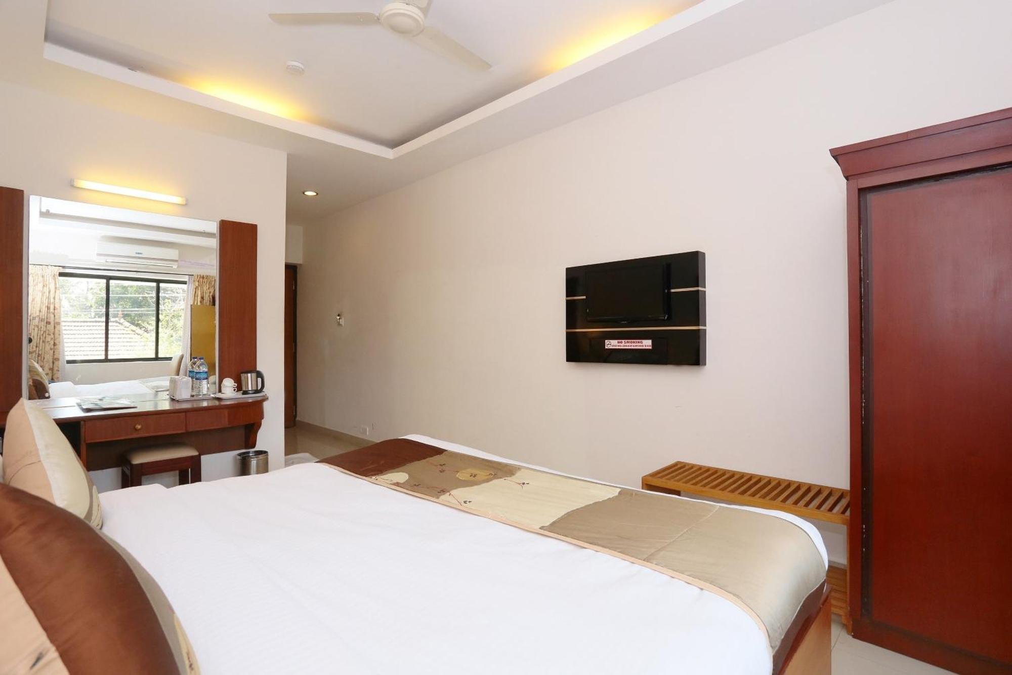 Super Townhouse Dona Castle Hotel Kollam Kültér fotó