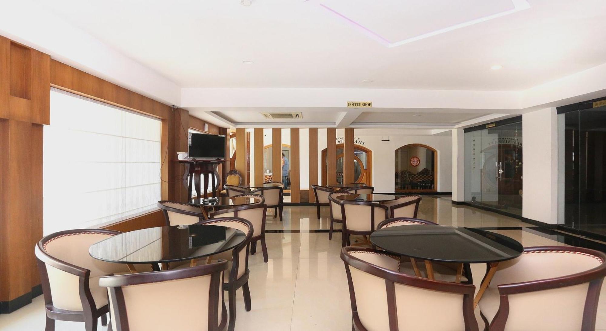 Super Townhouse Dona Castle Hotel Kollam Kültér fotó