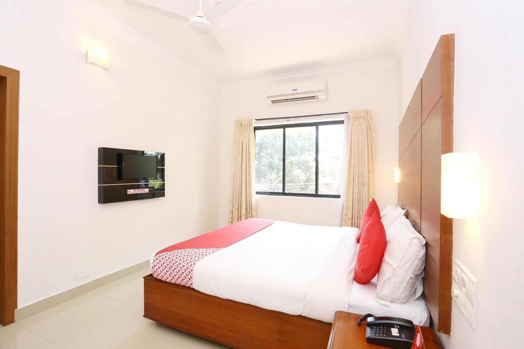 Super Townhouse Dona Castle Hotel Kollam Kültér fotó