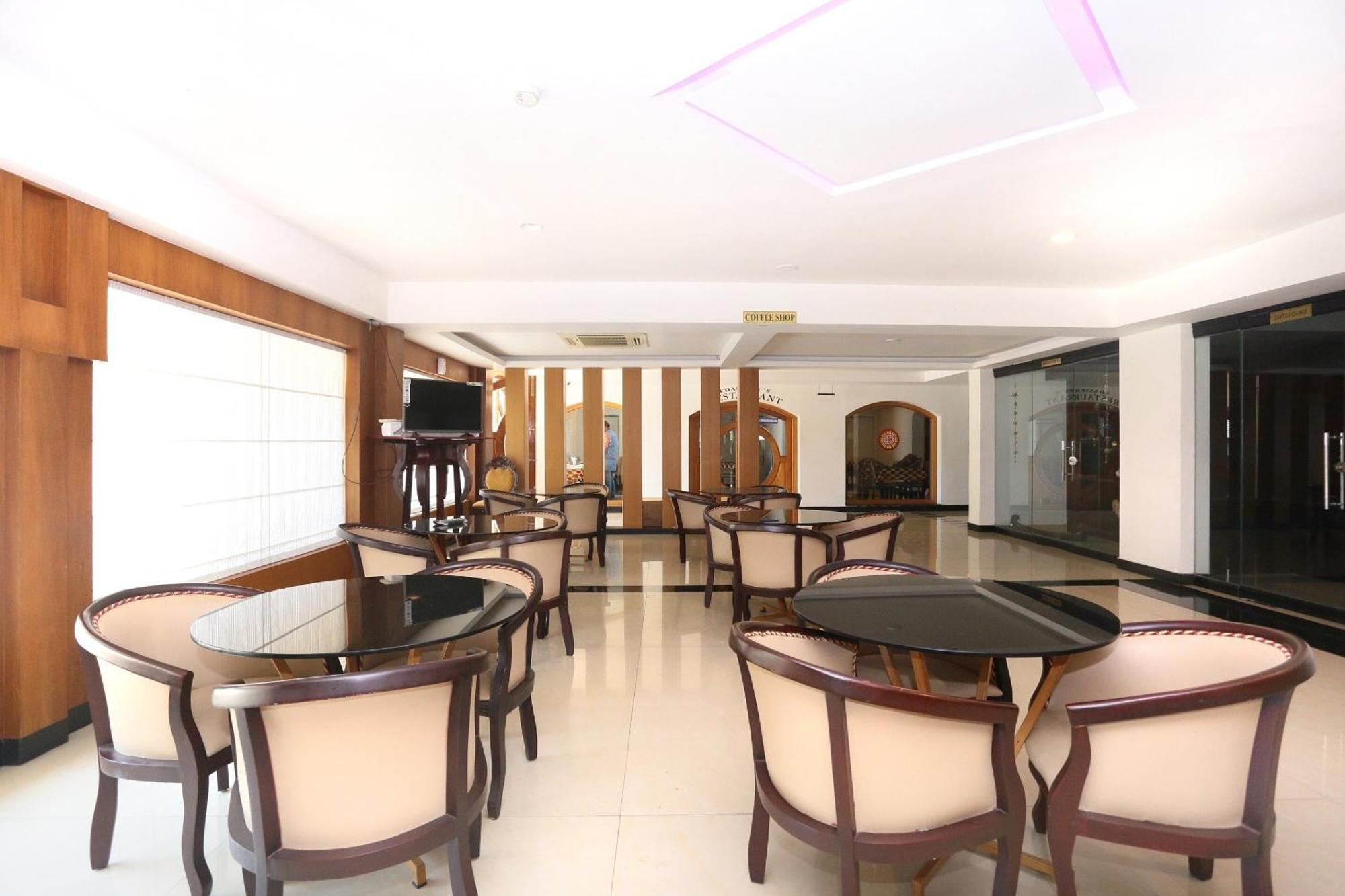Super Townhouse Dona Castle Hotel Kollam Kültér fotó