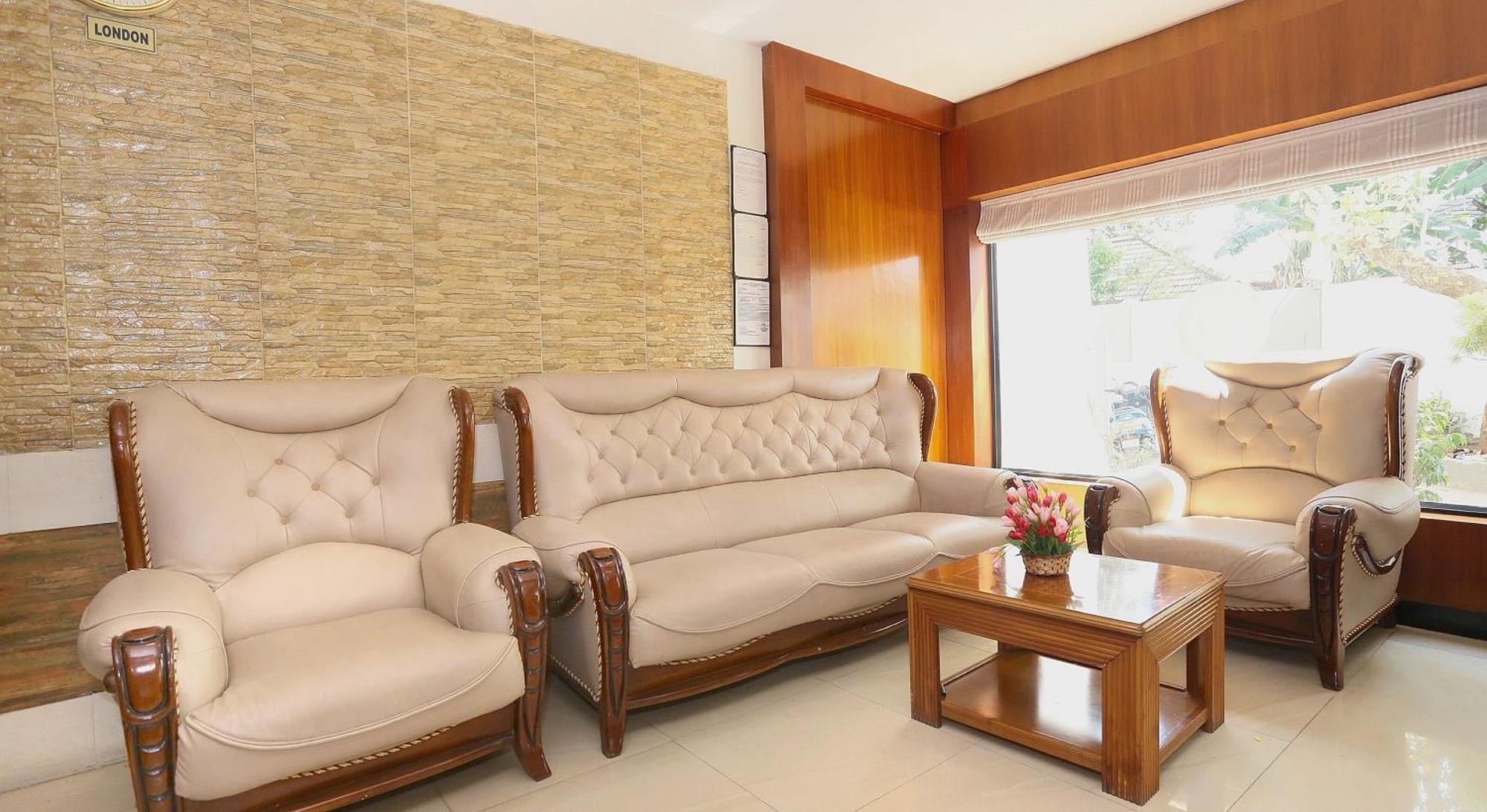 Super Townhouse Dona Castle Hotel Kollam Kültér fotó