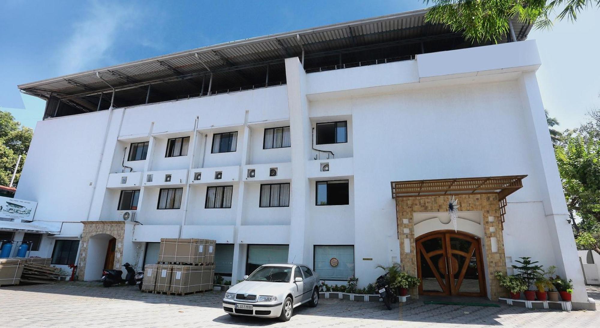 Super Townhouse Dona Castle Hotel Kollam Kültér fotó