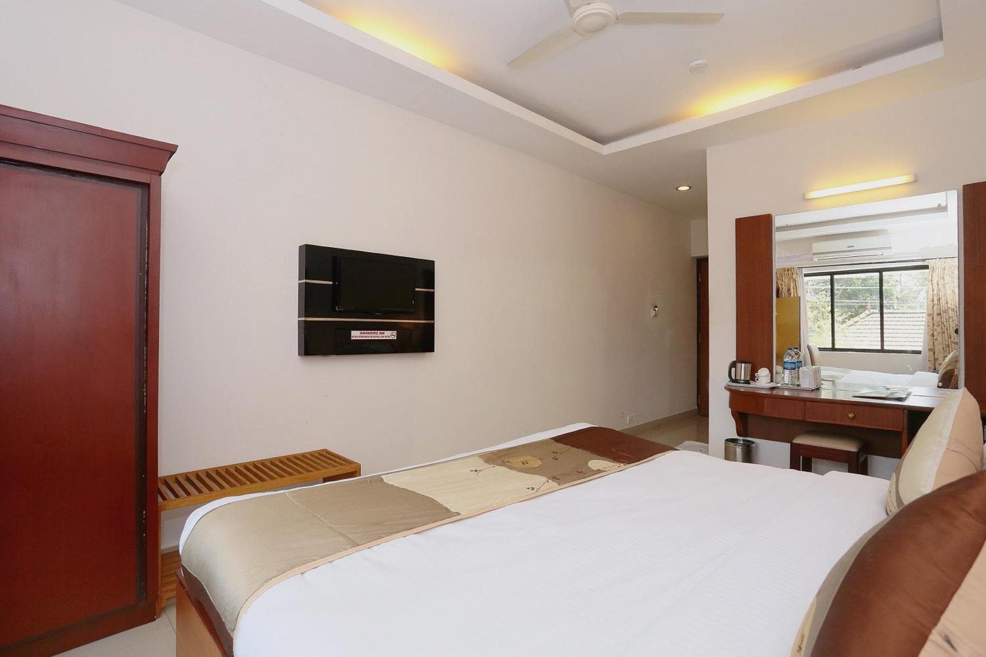 Super Townhouse Dona Castle Hotel Kollam Kültér fotó