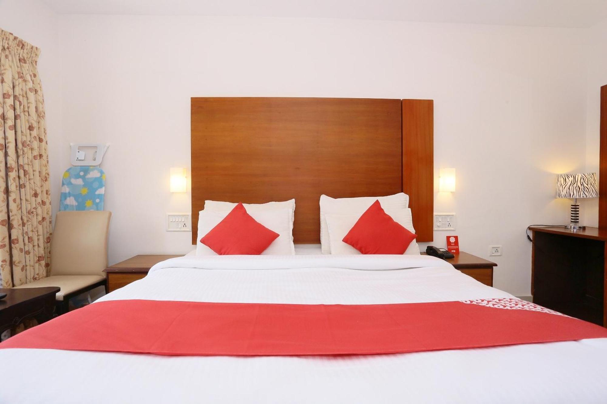 Super Townhouse Dona Castle Hotel Kollam Kültér fotó