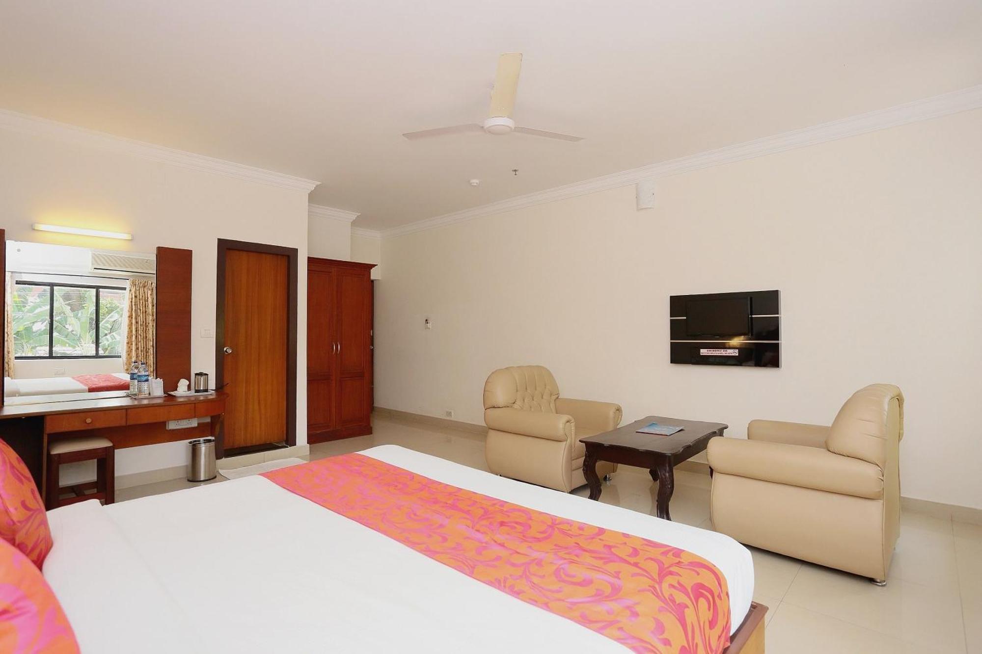 Super Townhouse Dona Castle Hotel Kollam Kültér fotó
