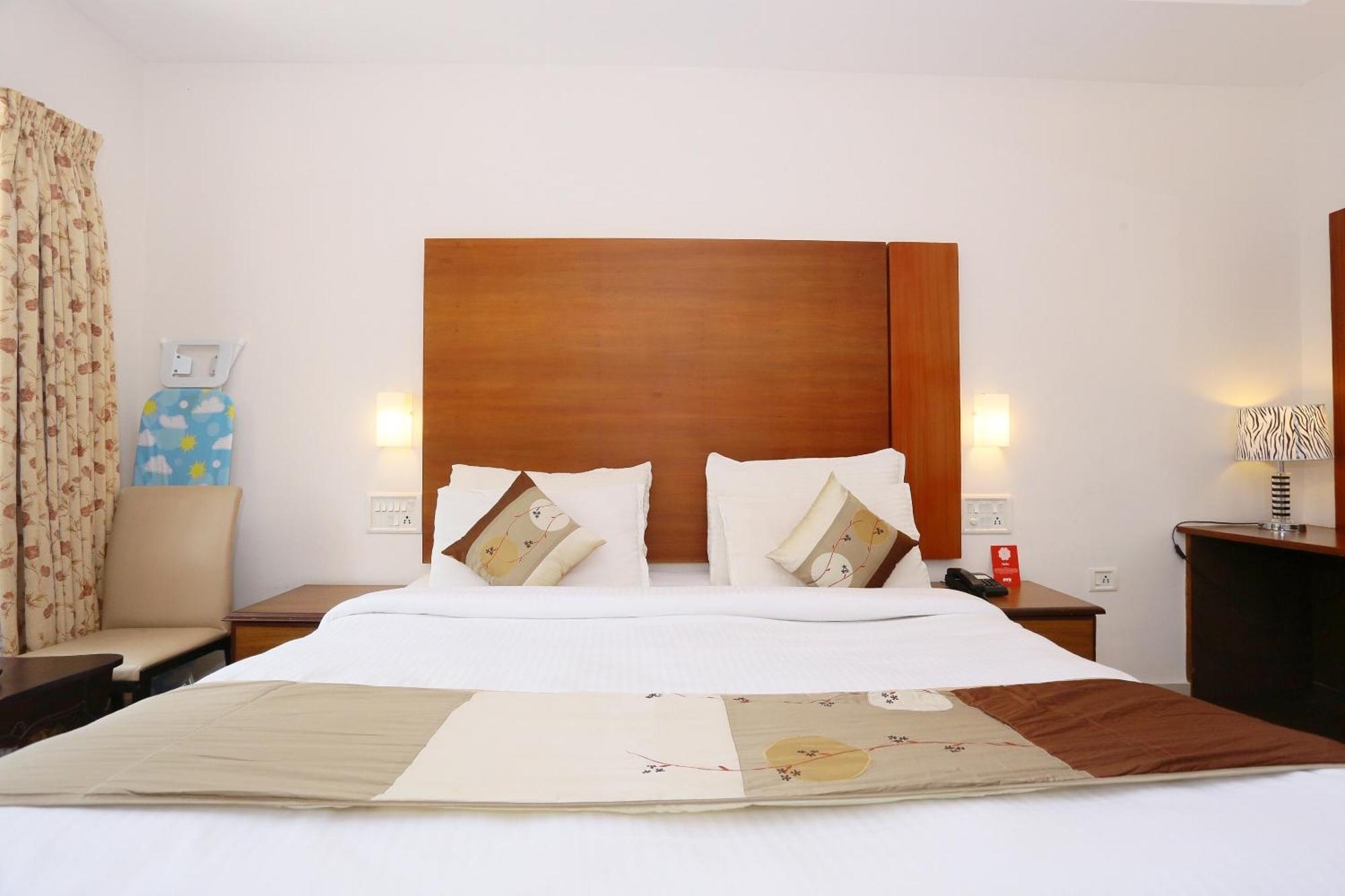 Super Townhouse Dona Castle Hotel Kollam Kültér fotó