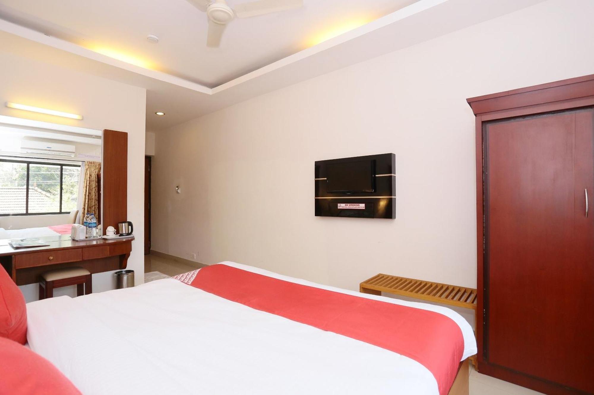 Super Townhouse Dona Castle Hotel Kollam Kültér fotó