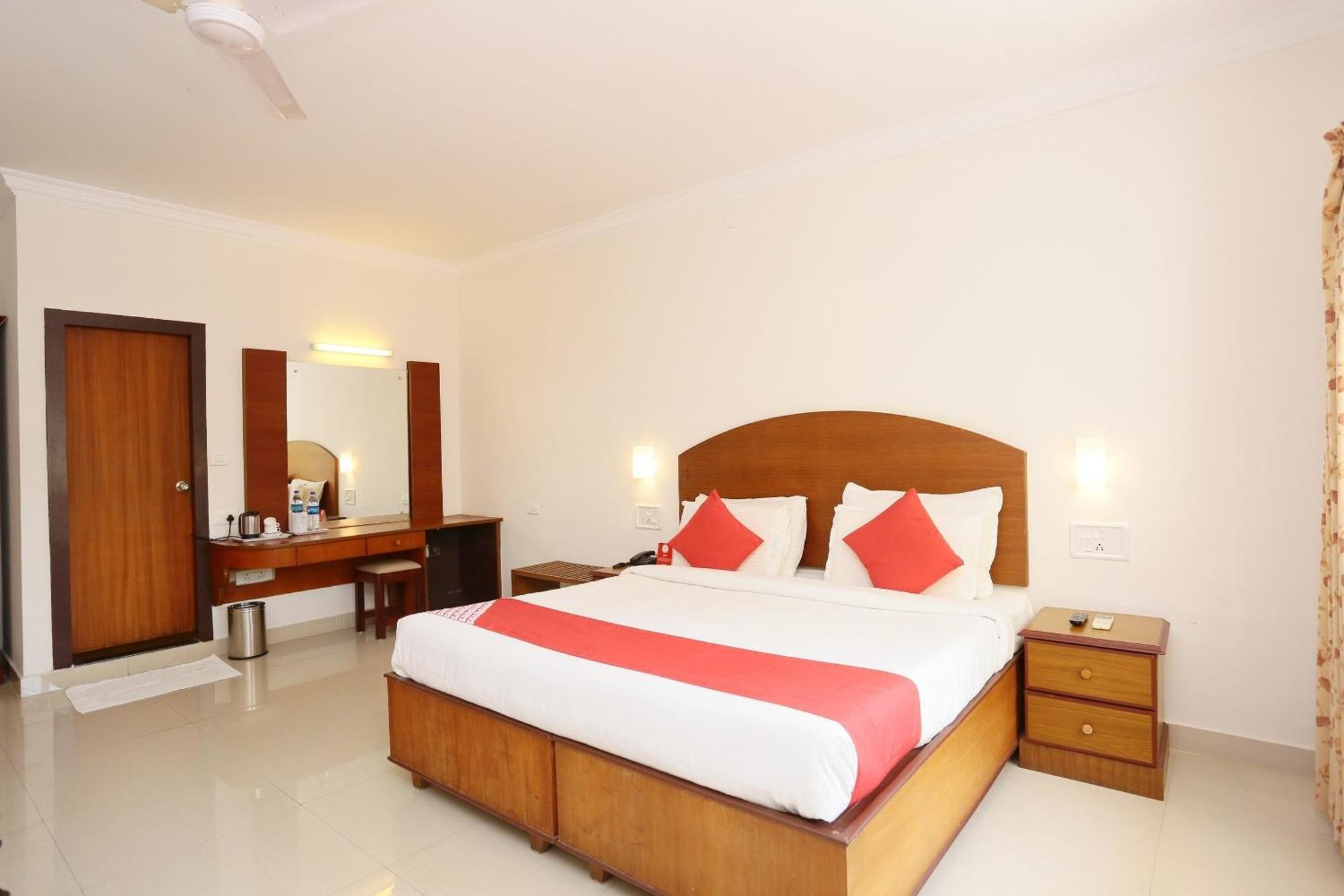 Super Townhouse Dona Castle Hotel Kollam Kültér fotó