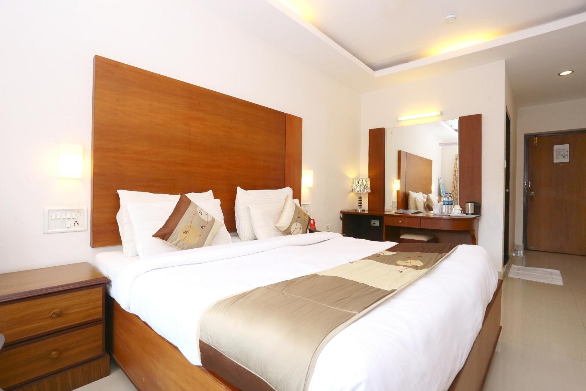 Super Townhouse Dona Castle Hotel Kollam Kültér fotó