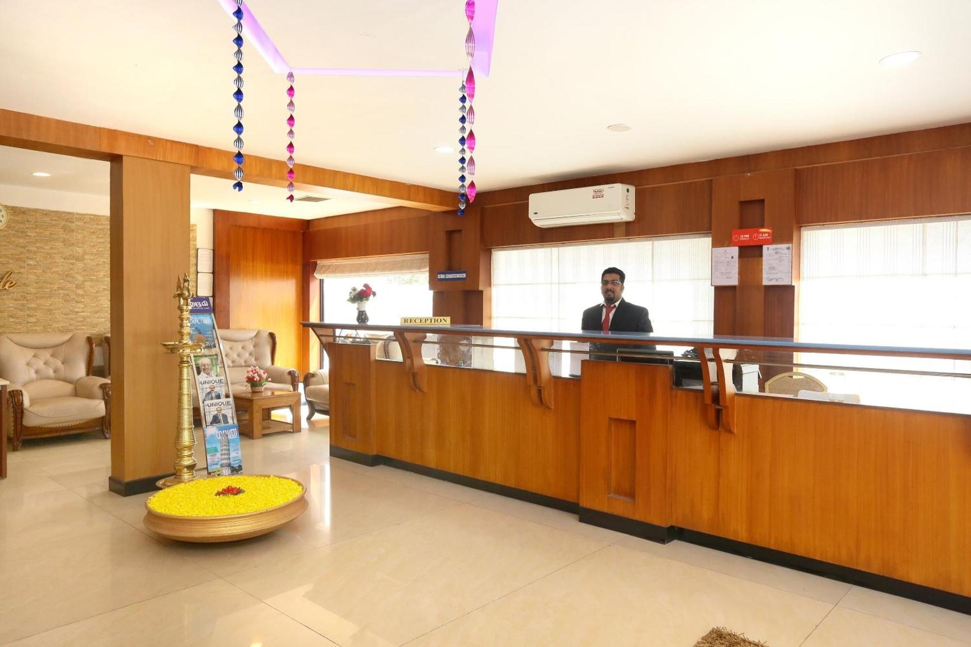 Super Townhouse Dona Castle Hotel Kollam Kültér fotó